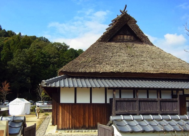 並木道公園かやぶき民家