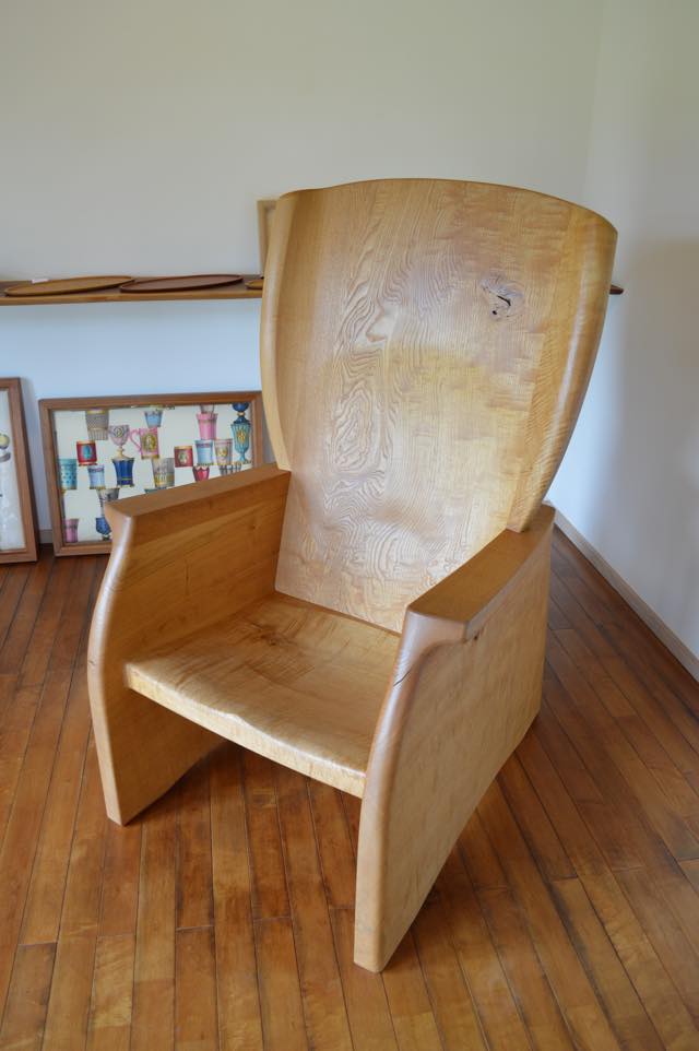 栗の木の椅子